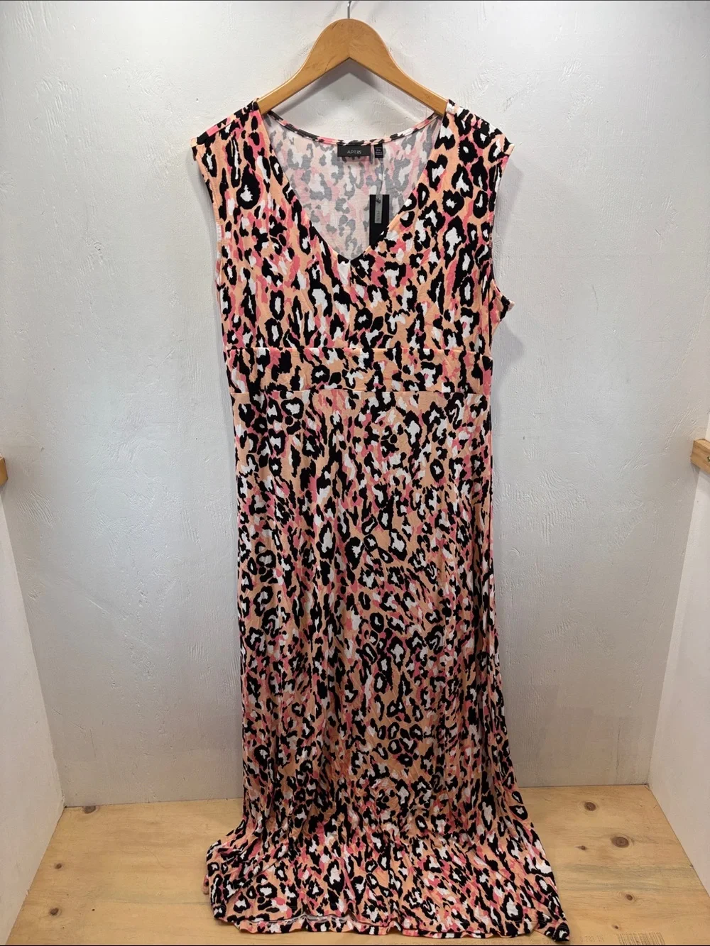 Sleeveless Pink & Black Leopard Print V-Neck Relaxed Fit Maxi Dress - Picture 1 of 6